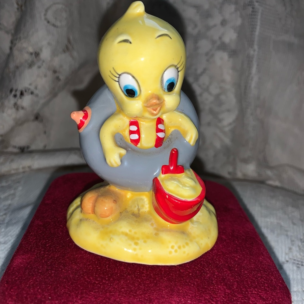 Vintage 1977 Tweety Bird figurine